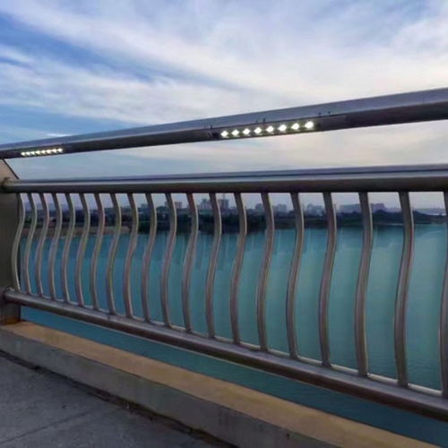 煙臺(tái)燈光護(hù)欄報(bào)價(jià)服務(wù)為先 解析山東森鑫護(hù)欄金屬結(jié)構(gòu)優(yōu)勢與選擇策略